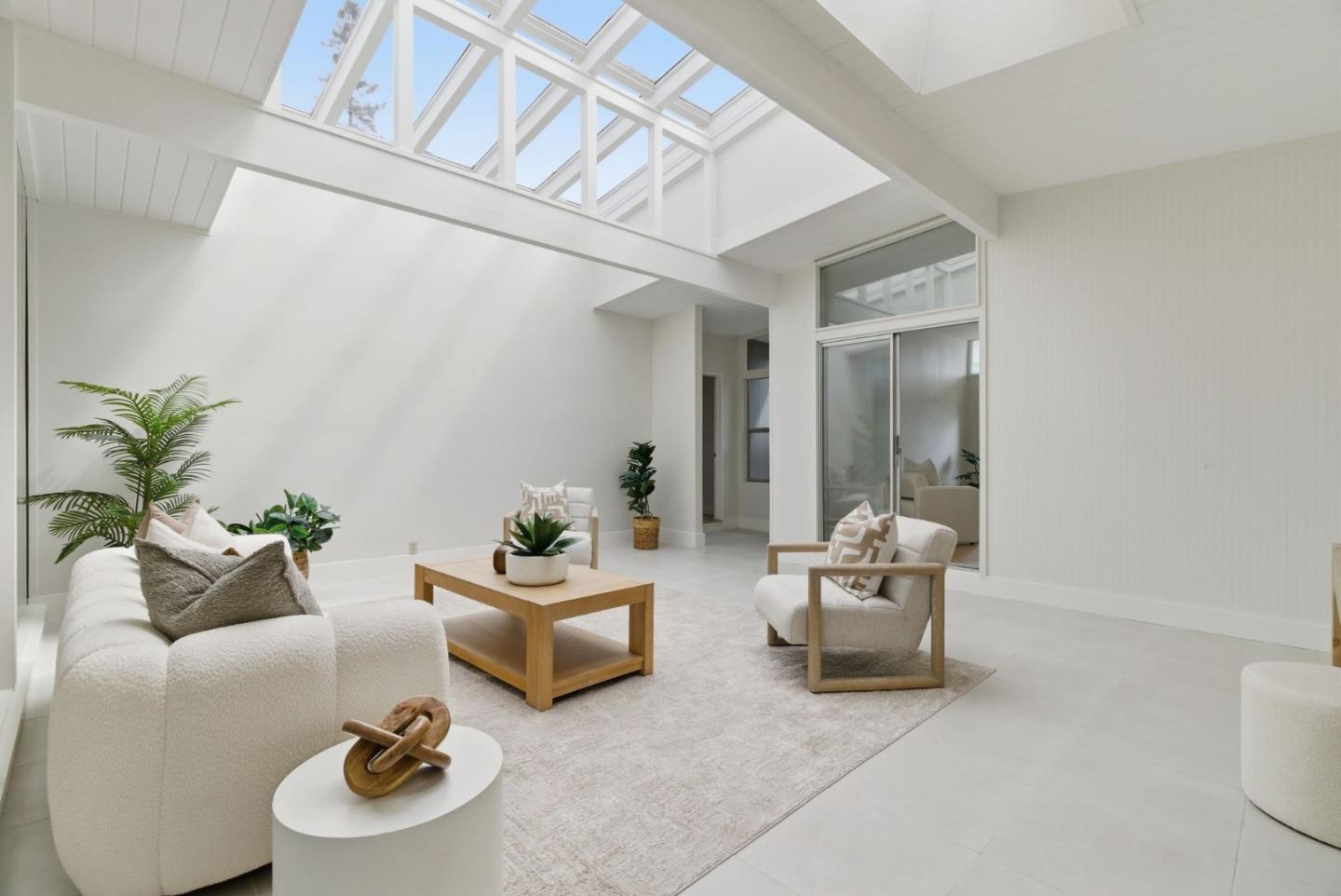 Detail Gallery Image 6 of 44 For 1157 Regia Ct, Sunnyvale,  CA 94087 - 4 Beds | 3 Baths