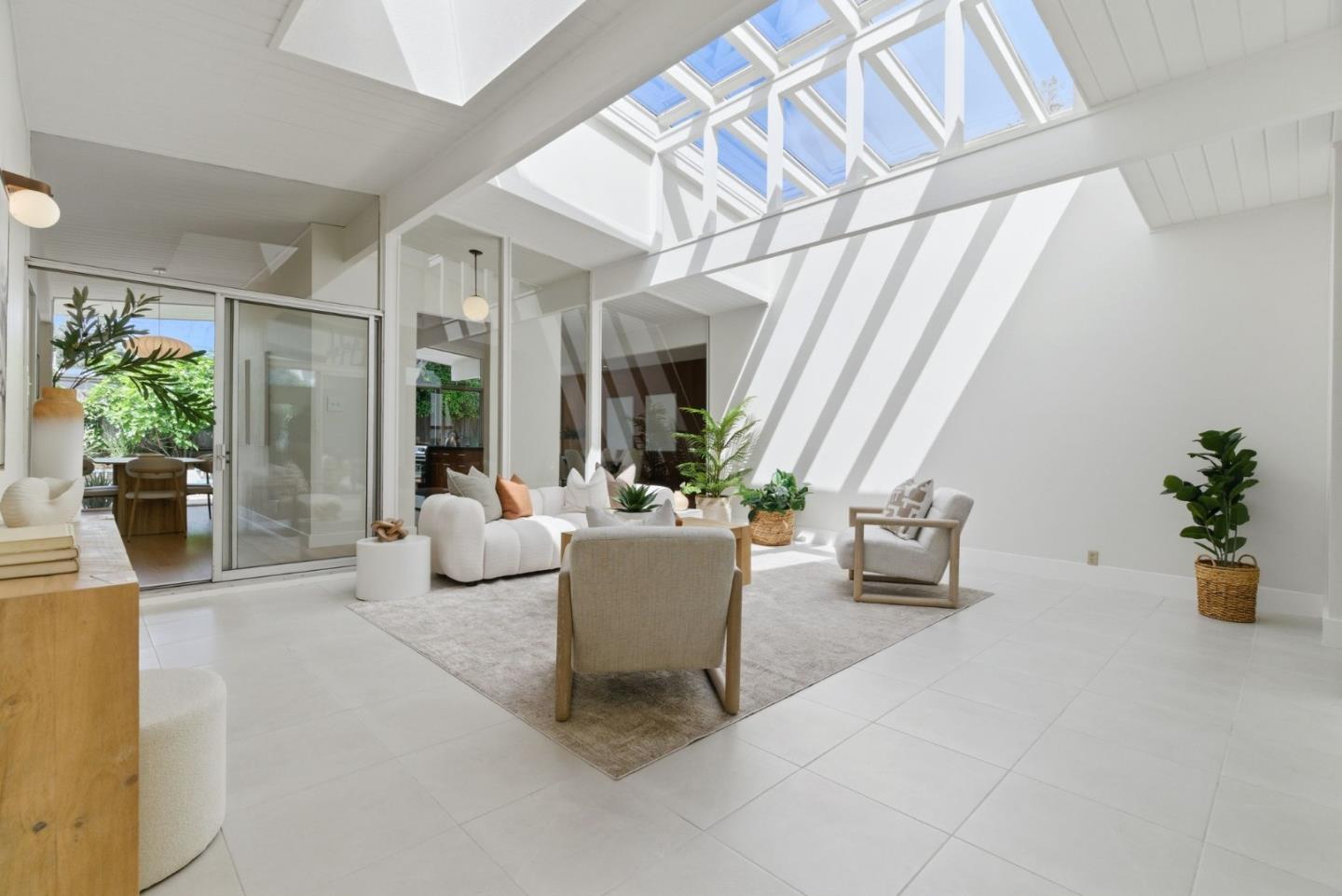 Detail Gallery Image 7 of 44 For 1157 Regia Ct, Sunnyvale,  CA 94087 - 4 Beds | 3 Baths