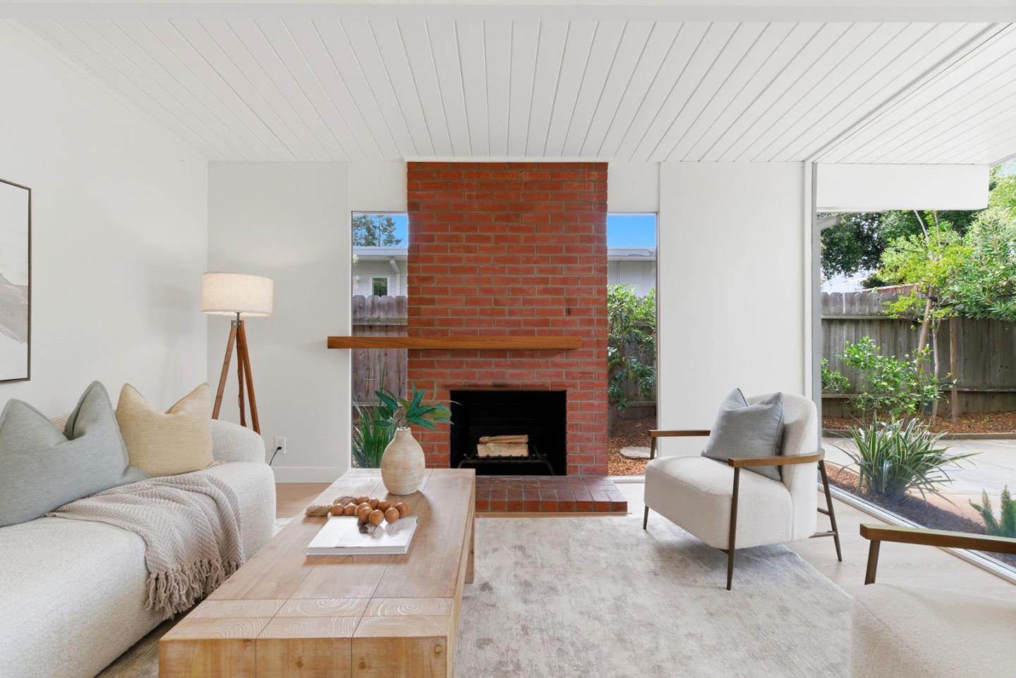 Detail Gallery Image 8 of 44 For 1157 Regia Ct, Sunnyvale,  CA 94087 - 4 Beds | 3 Baths