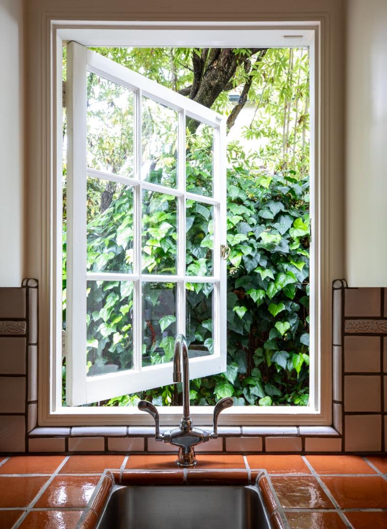 Detail Gallery Image 18 of 52 For 1880 Fulton St, Palo Alto,  CA 94303 - 4 Beds | 3 Baths