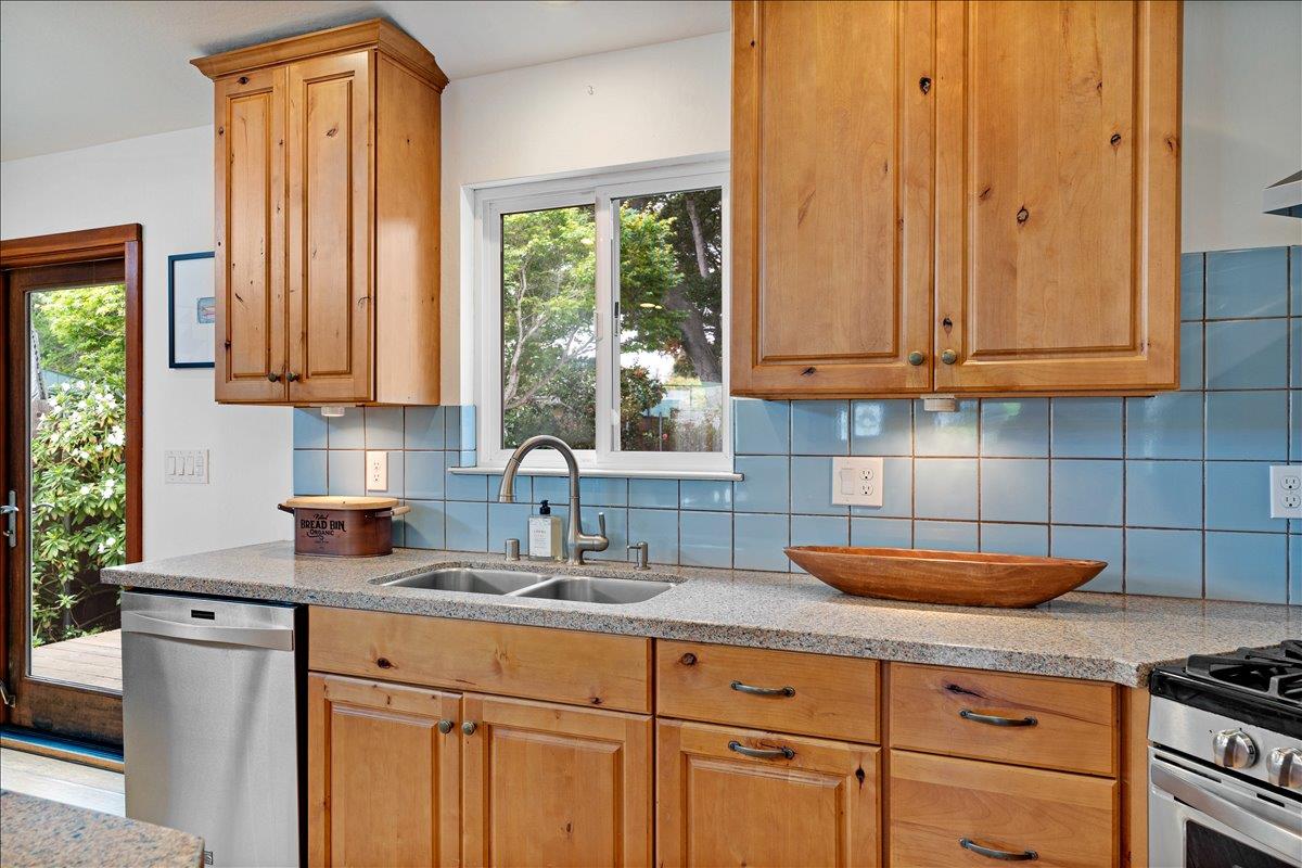 Detail Gallery Image 11 of 36 For 735 Eaton St, Santa Cruz,  CA 95062 - 2 Beds | 1/1 Baths