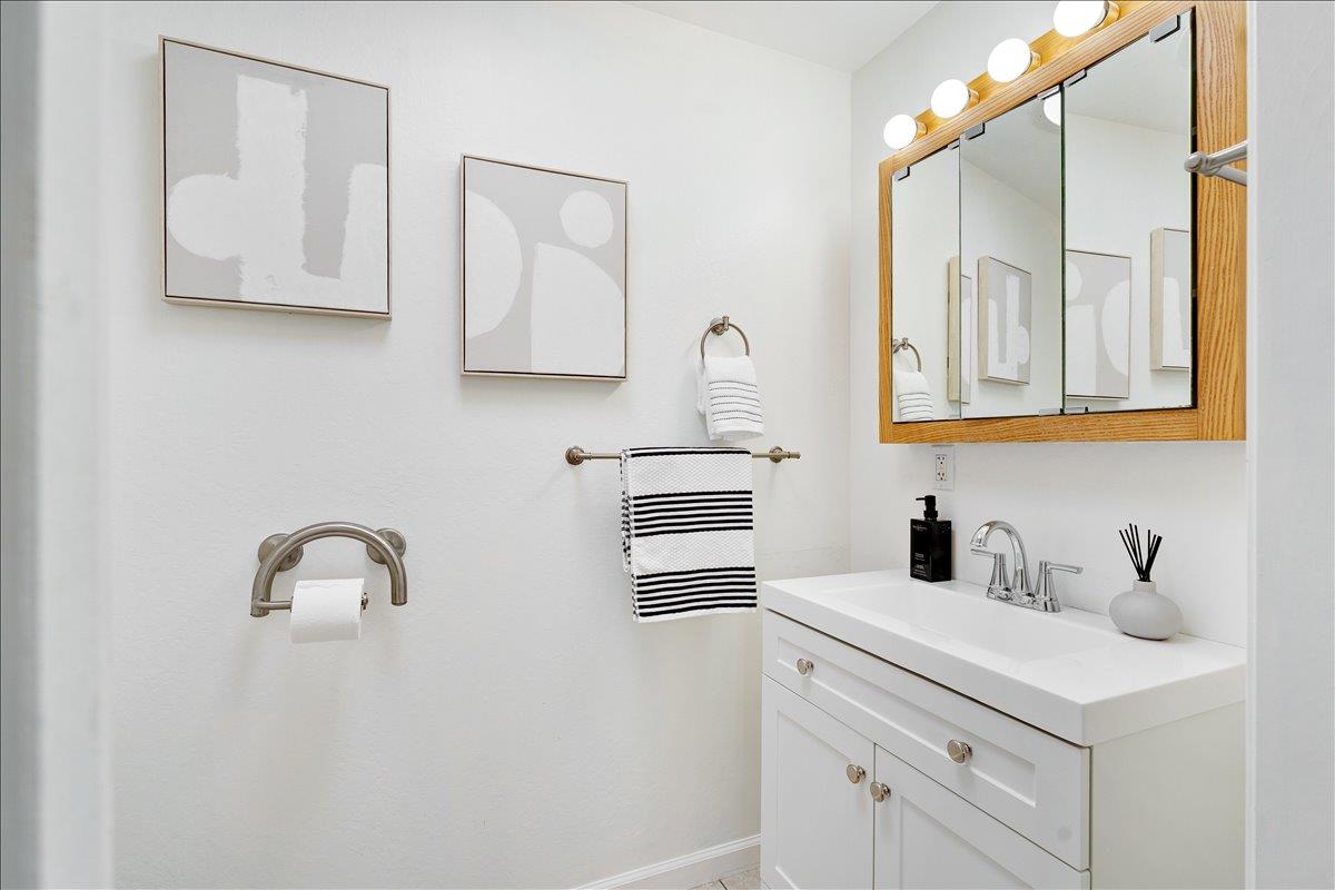 Detail Gallery Image 16 of 36 For 735 Eaton St, Santa Cruz,  CA 95062 - 2 Beds | 1/1 Baths