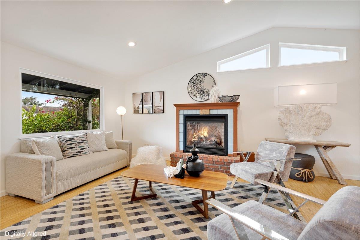 Detail Gallery Image 4 of 36 For 735 Eaton St, Santa Cruz,  CA 95062 - 2 Beds | 1/1 Baths