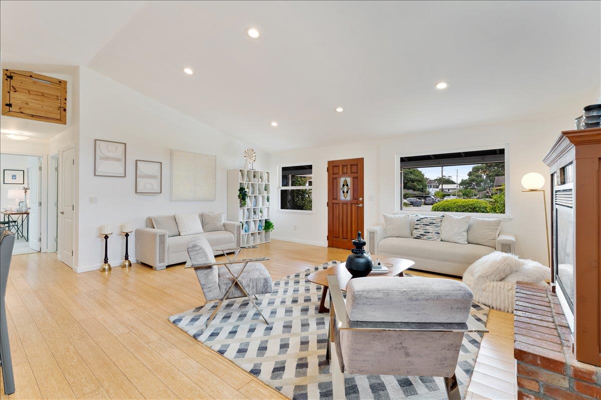 Detail Gallery Image 6 of 36 For 735 Eaton St, Santa Cruz,  CA 95062 - 2 Beds | 1/1 Baths