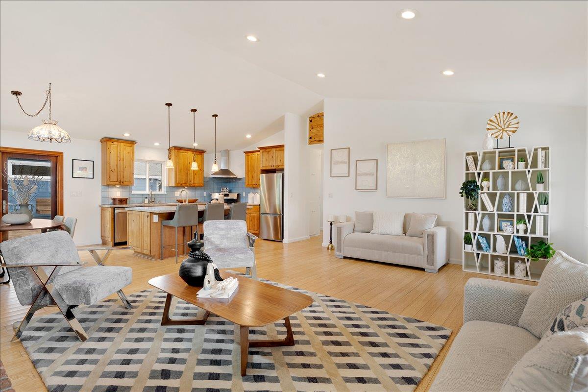 Detail Gallery Image 7 of 36 For 735 Eaton St, Santa Cruz,  CA 95062 - 2 Beds | 1/1 Baths