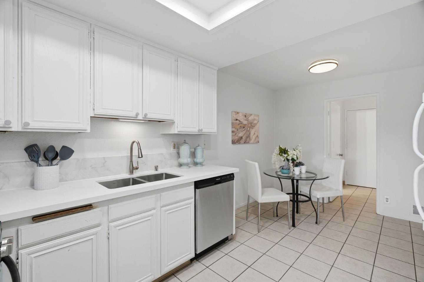 Detail Gallery Image 12 of 43 For 3133 Acorn Ct, San Jose,  CA 95117 - 3 Beds | 2/1 Baths