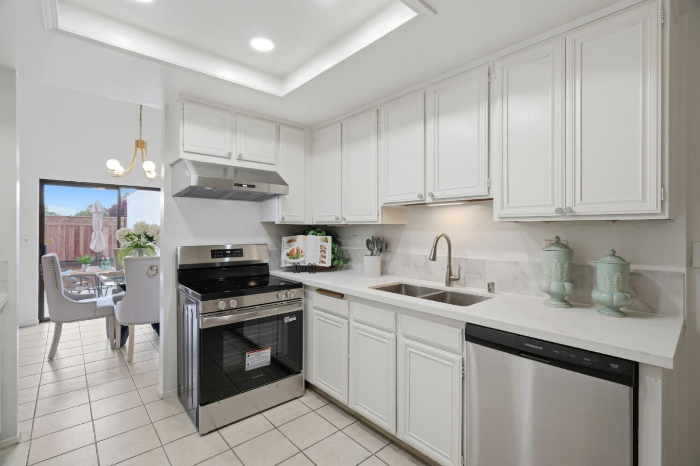 Detail Gallery Image 13 of 43 For 3133 Acorn Ct, San Jose,  CA 95117 - 3 Beds | 2/1 Baths