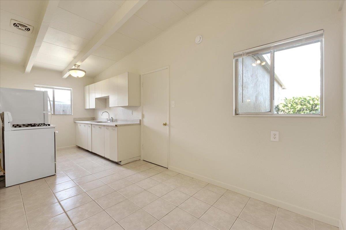 Detail Gallery Image 4 of 25 For 1448 Modoc Ave, Salinas,  CA 93906 - 3 Beds | 1/1 Baths