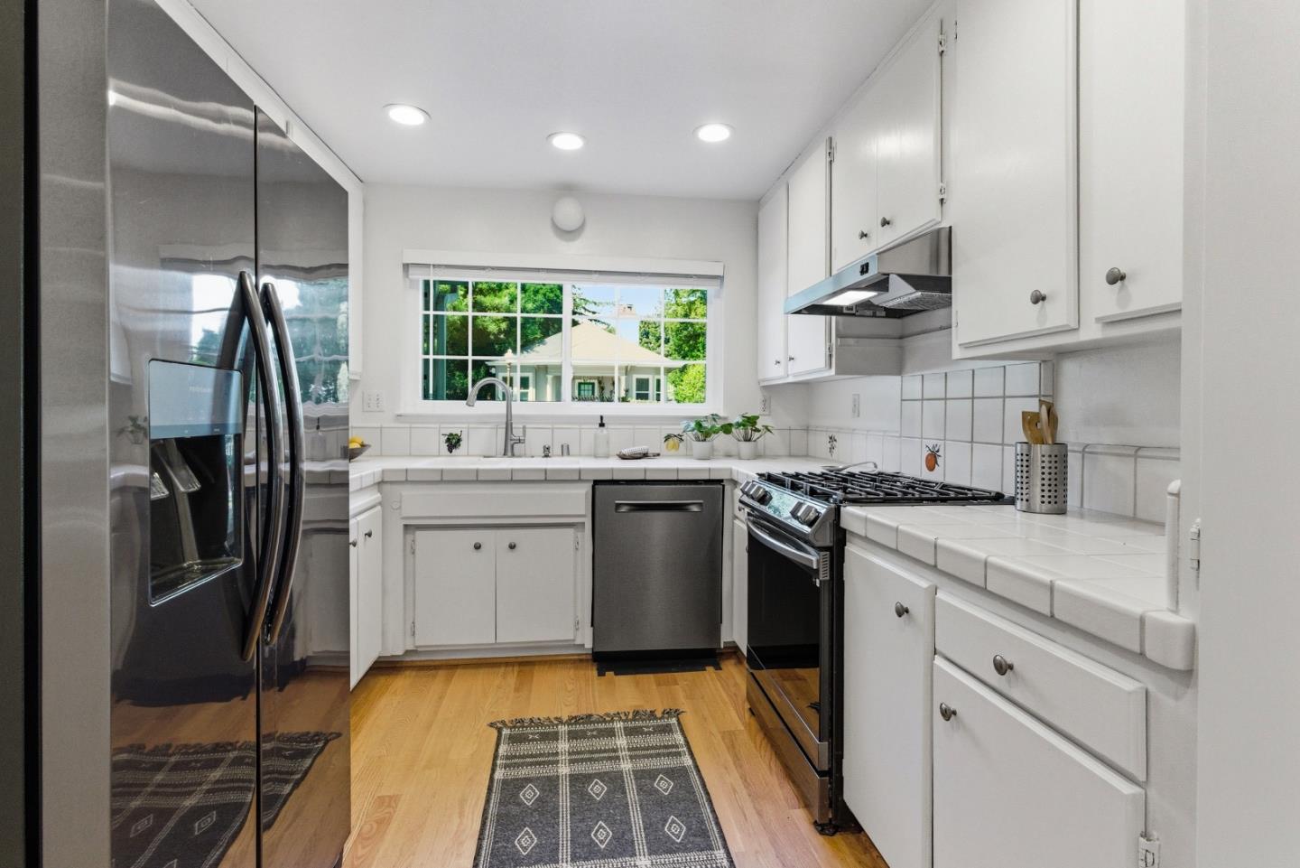 Detail Gallery Image 18 of 39 For 331 Walnut Ave, Santa Cruz,  CA 95060 - 2 Beds | 1/1 Baths