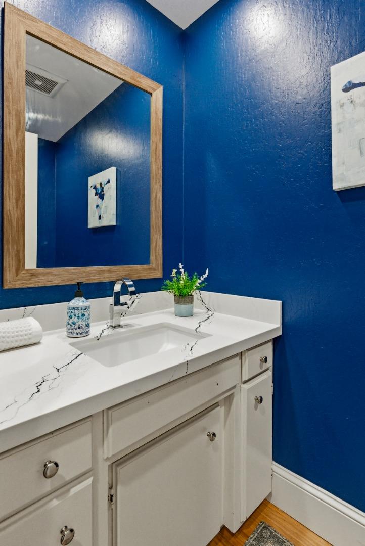 Detail Gallery Image 6 of 39 For 331 Walnut Ave, Santa Cruz,  CA 95060 - 2 Beds | 1/1 Baths