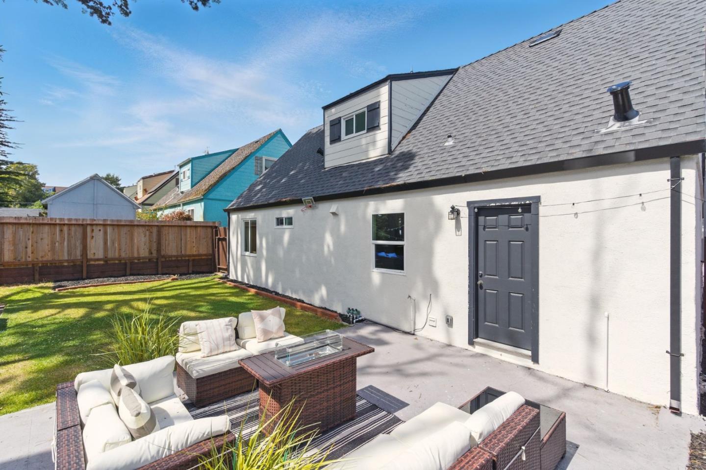 Detail Gallery Image 10 of 25 For 640 Heather Ct, Pacifica,  CA 94044 - 3 Beds | 2 Baths