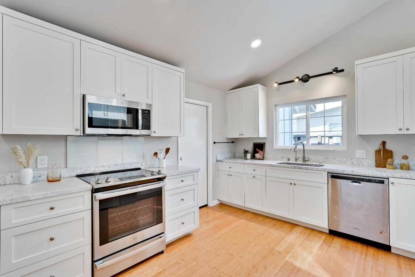 Detail Gallery Image 15 of 36 For 1755 Ravizza Ave, Santa Clara,  CA 95051 - 3 Beds | 2 Baths