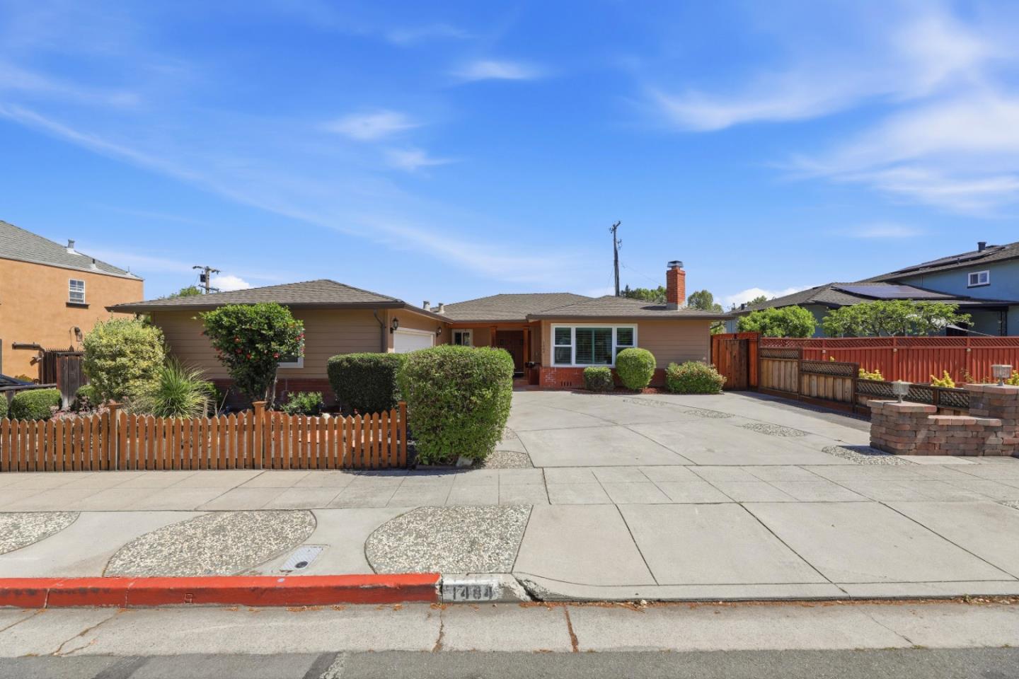 Detail Gallery Image 2 of 36 For 1484 Bird Ave, San Jose,  CA 95125 - 3 Beds | 2 Baths