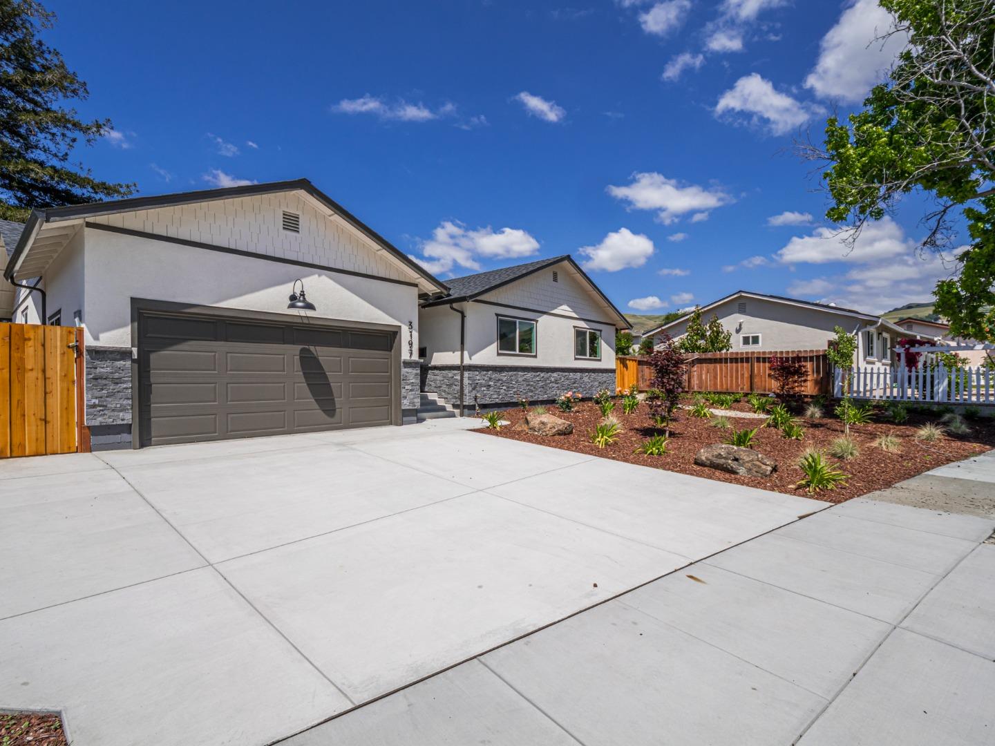 Detail Gallery Image 2 of 37 For 3197 Knights Bridge Rd, San Jose,  CA 95132 - 3 Beds | 2 Baths