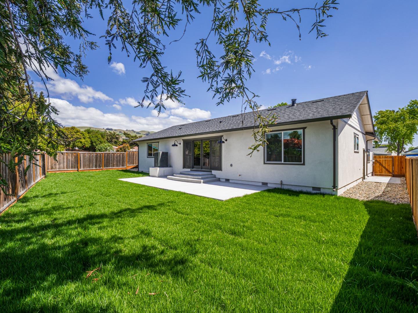 Detail Gallery Image 30 of 37 For 3197 Knights Bridge Rd, San Jose,  CA 95132 - 3 Beds | 2 Baths