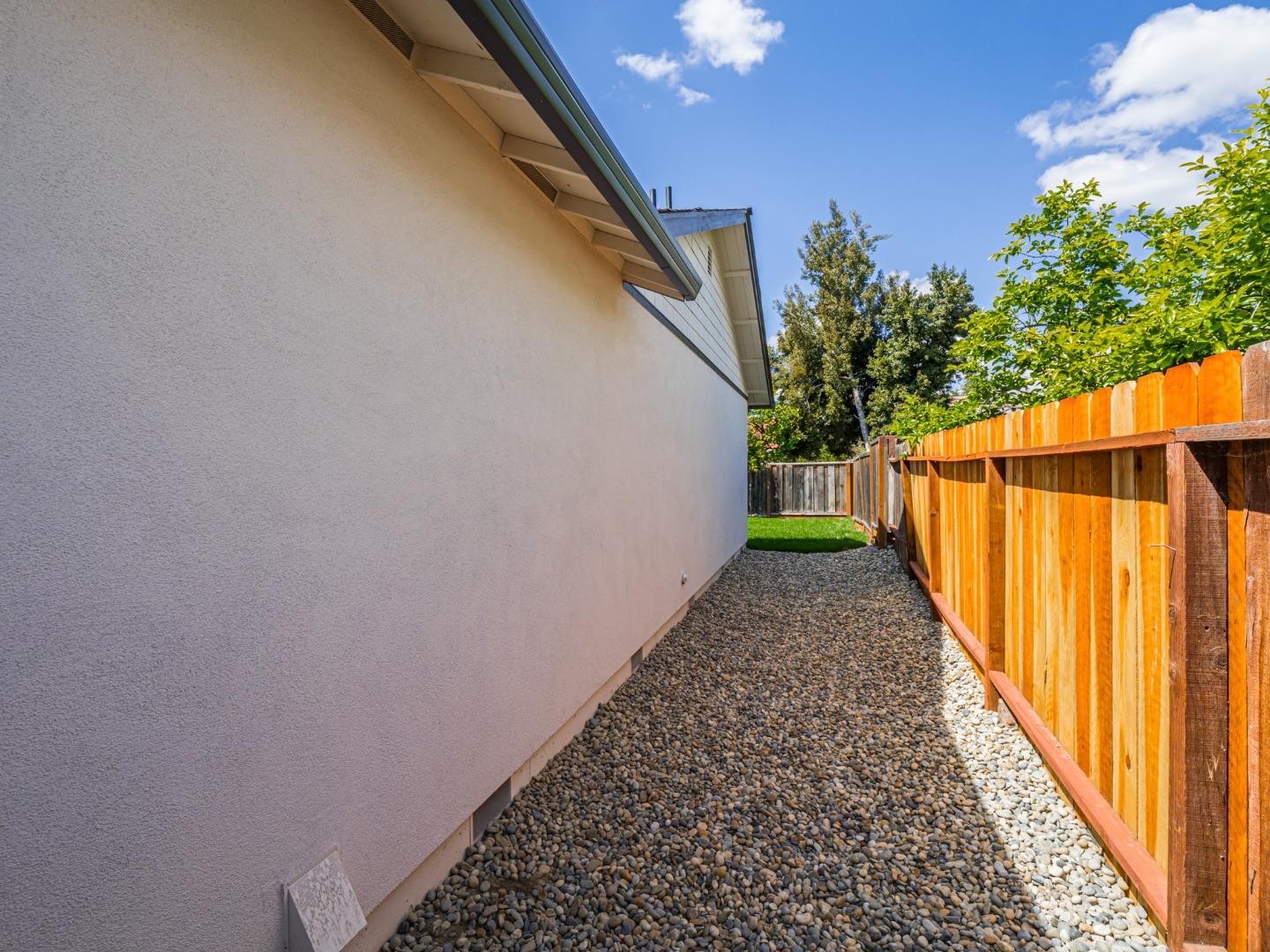 Detail Gallery Image 34 of 37 For 3197 Knights Bridge Rd, San Jose,  CA 95132 - 3 Beds | 2 Baths