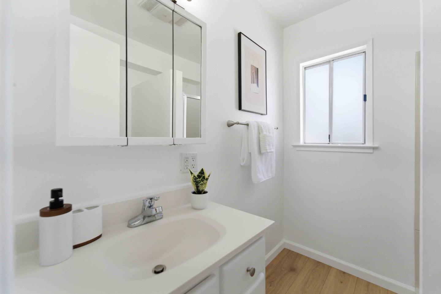 Detail Gallery Image 12 of 24 For 487 Salmon Dr, San Jose,  CA 95111 - 3 Beds | 2 Baths