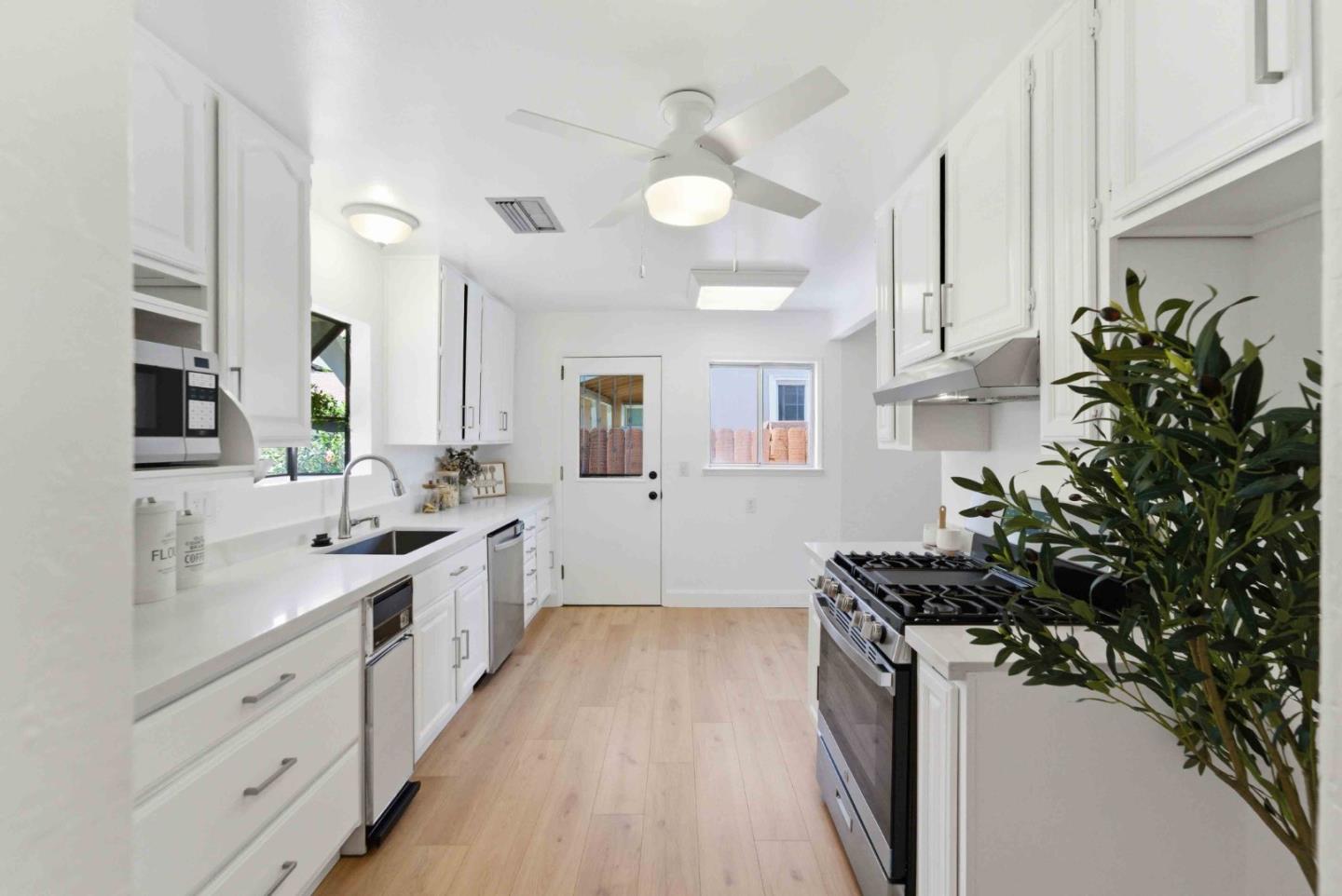 Detail Gallery Image 5 of 9 For 487 Salmon Dr, San Jose,  CA 95111 - 3 Beds | 2 Baths