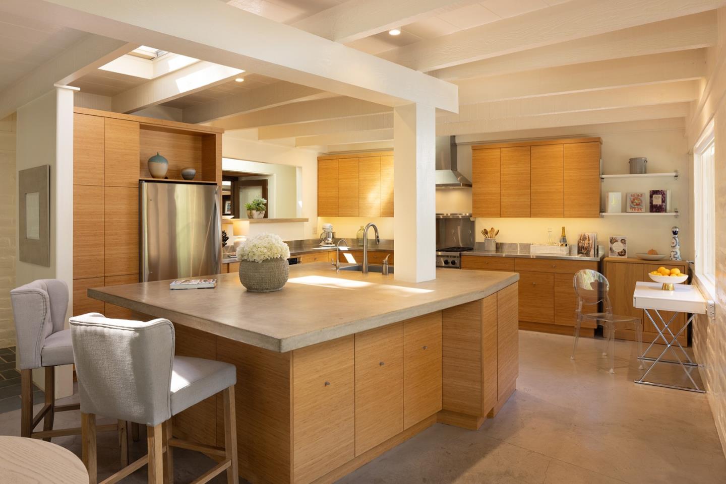 Detail Gallery Image 10 of 38 For 37 E Garzas Rd, Carmel Valley,  CA 93924 - 3 Beds | 3 Baths