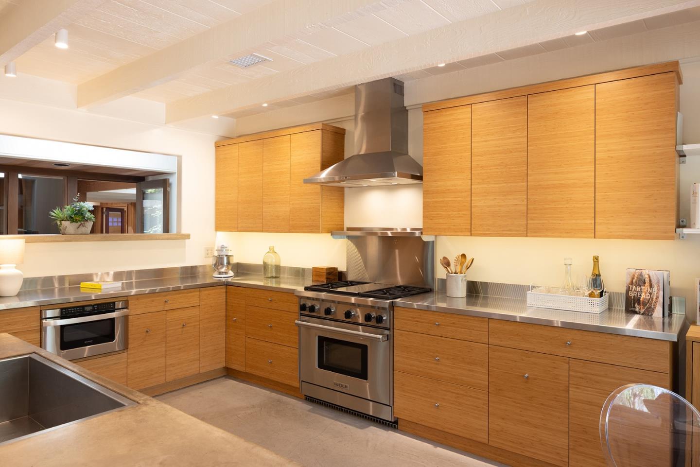 Detail Gallery Image 11 of 38 For 37 E Garzas Rd, Carmel Valley,  CA 93924 - 3 Beds | 3 Baths