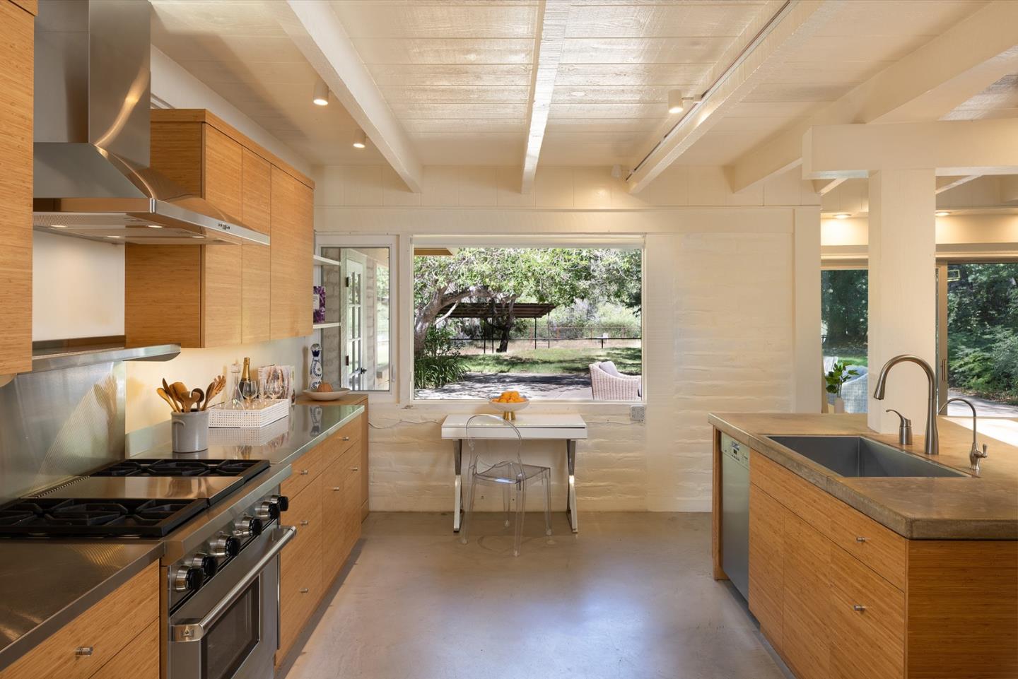 Detail Gallery Image 13 of 38 For 37 E Garzas Rd, Carmel Valley,  CA 93924 - 3 Beds | 3 Baths