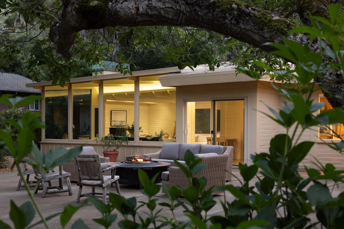 Detail Gallery Image 14 of 38 For 37 E Garzas Rd, Carmel Valley,  CA 93924 - 3 Beds | 3 Baths