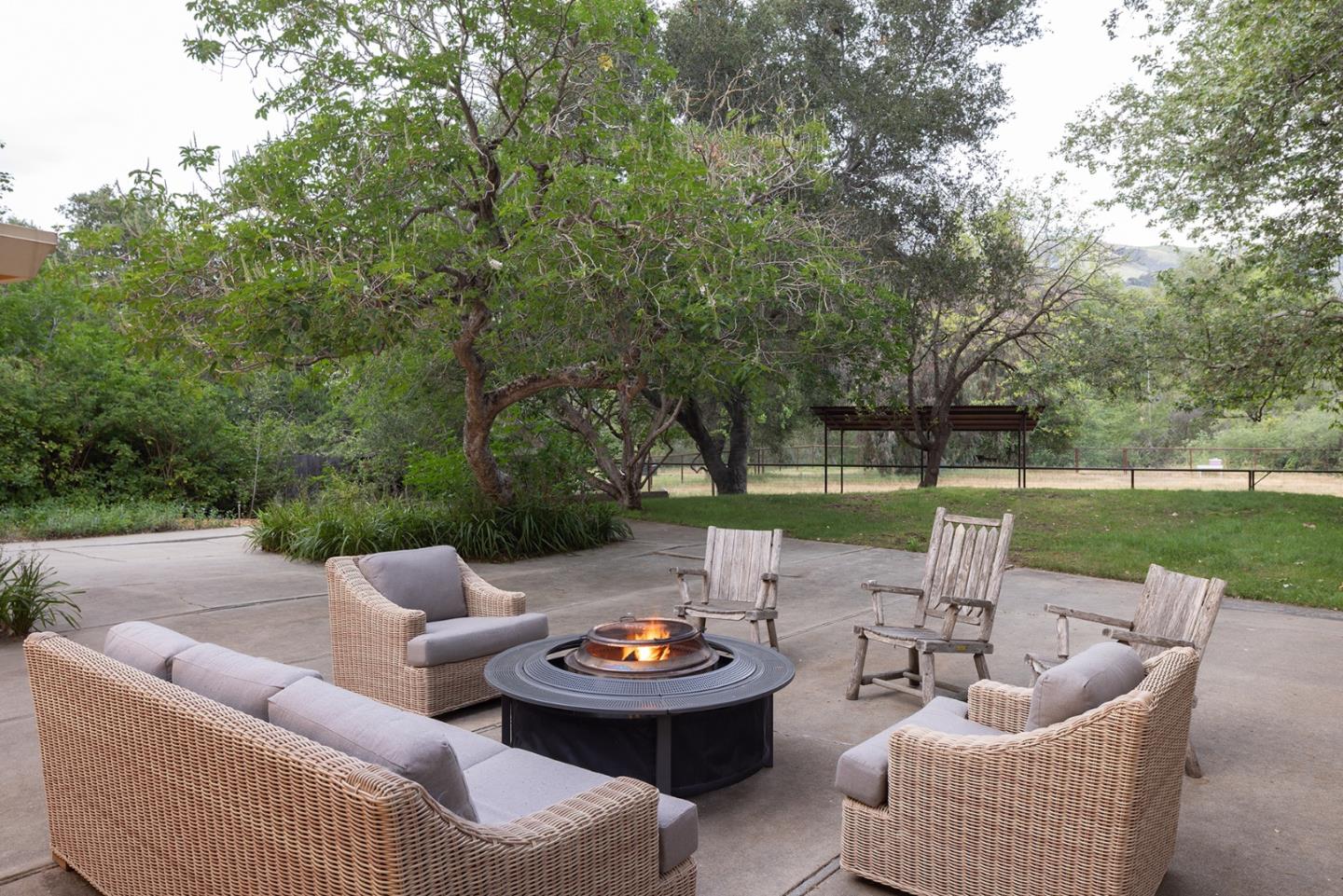 Detail Gallery Image 15 of 38 For 37 E Garzas Rd, Carmel Valley,  CA 93924 - 3 Beds | 3 Baths