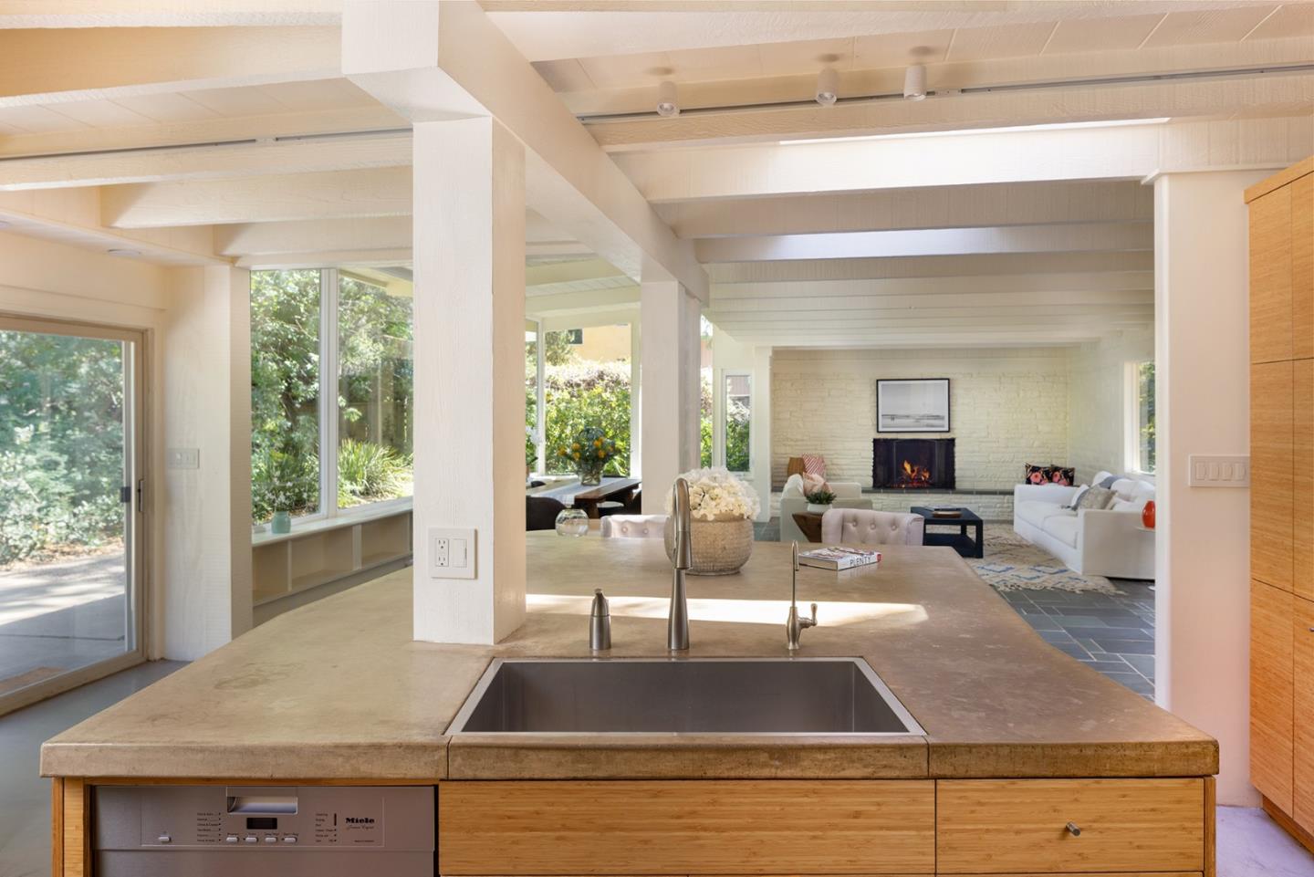 Detail Gallery Image 9 of 38 For 37 E Garzas Rd, Carmel Valley,  CA 93924 - 3 Beds | 3 Baths