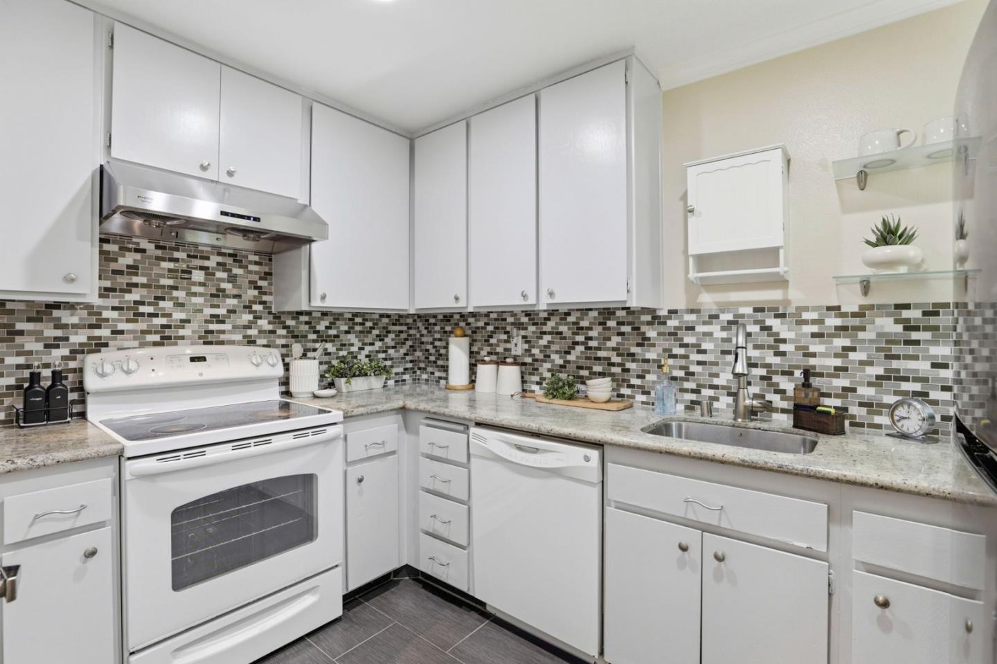 Photo #6: ML82043071 Listing: Photo #6