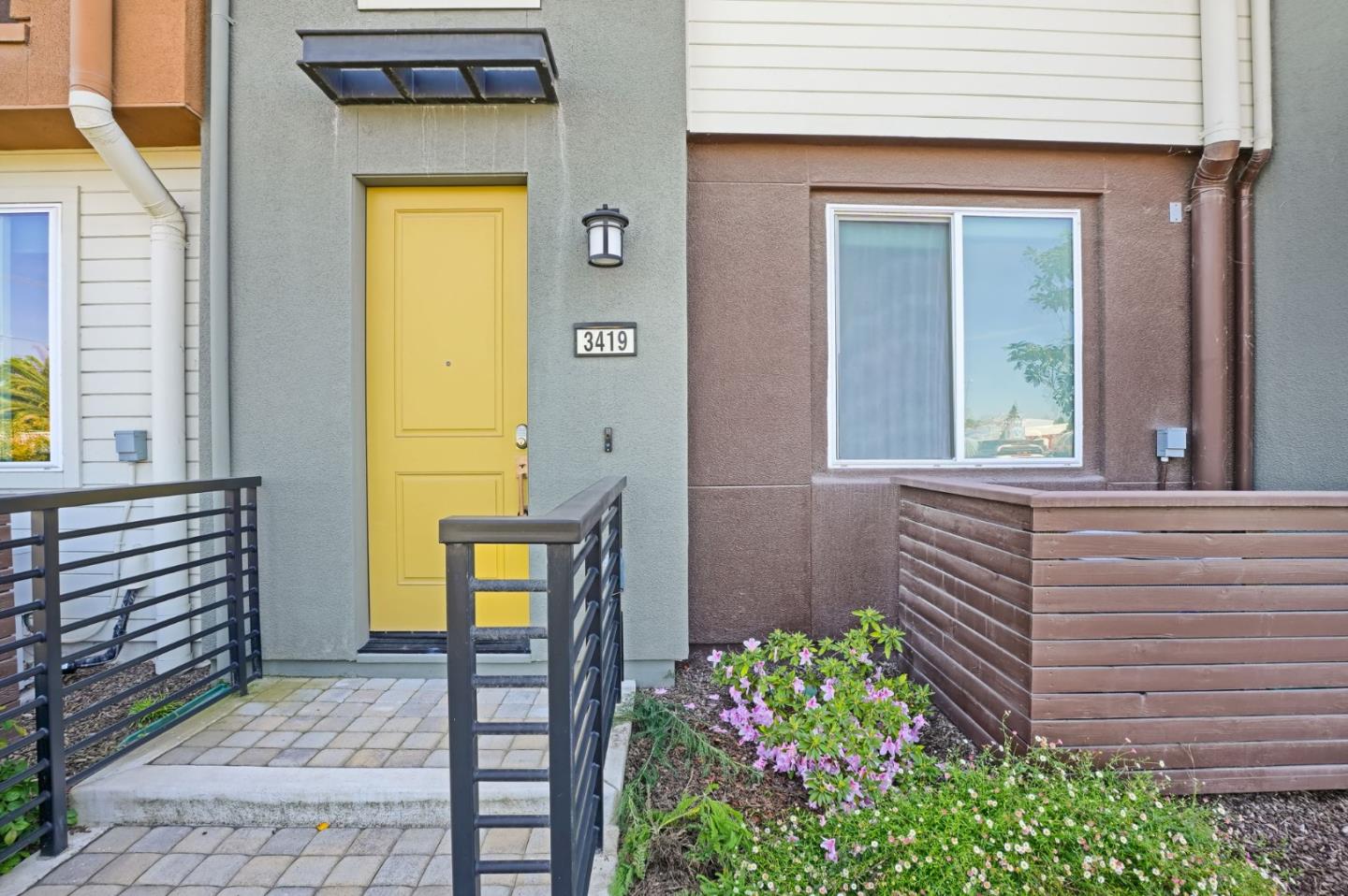 Front Image Thumbnail for ML82043072