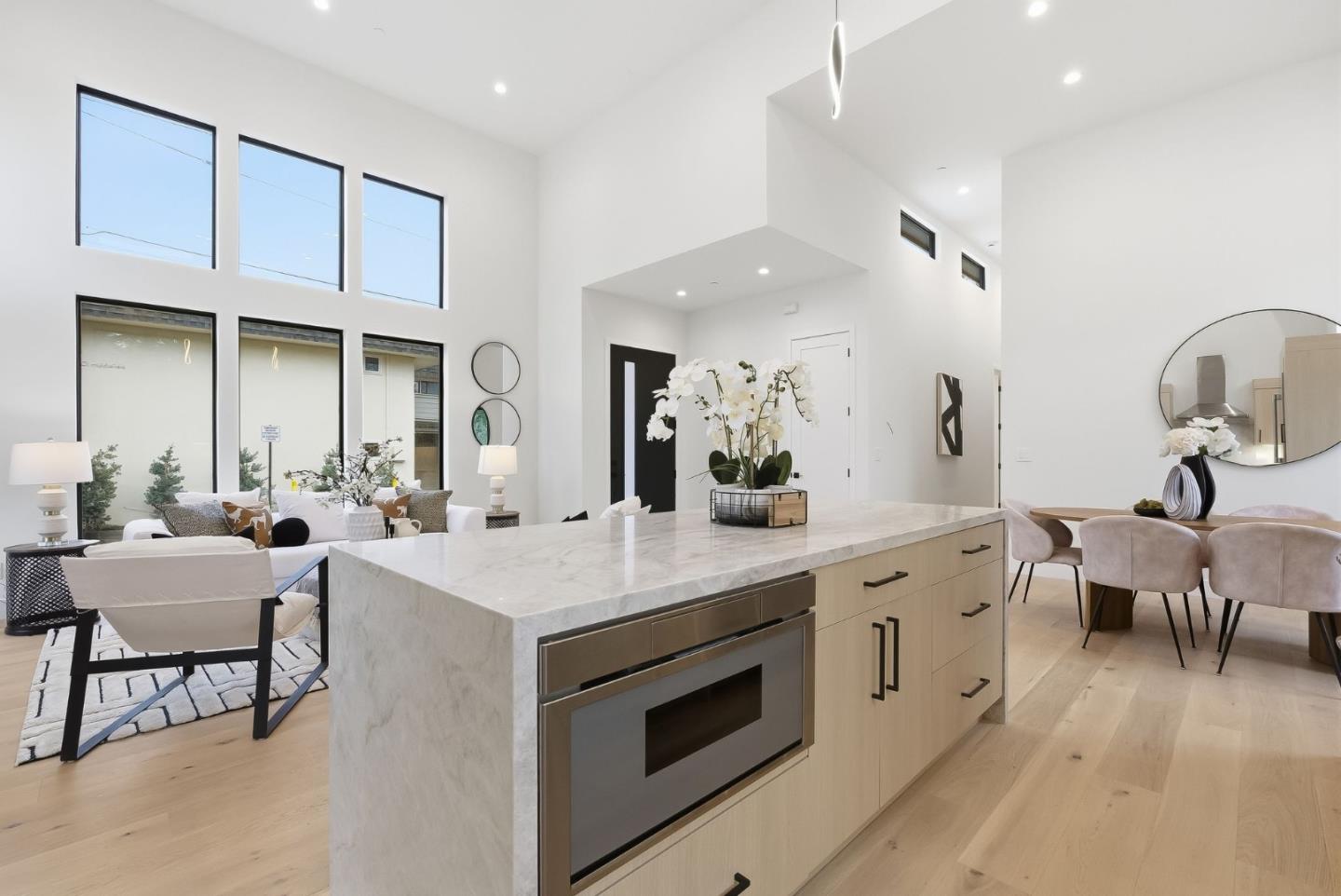 Detail Gallery Image 10 of 31 For 702 Ellsworth Pl, Palo Alto,  CA 94306 - 3 Beds | 2/1 Baths