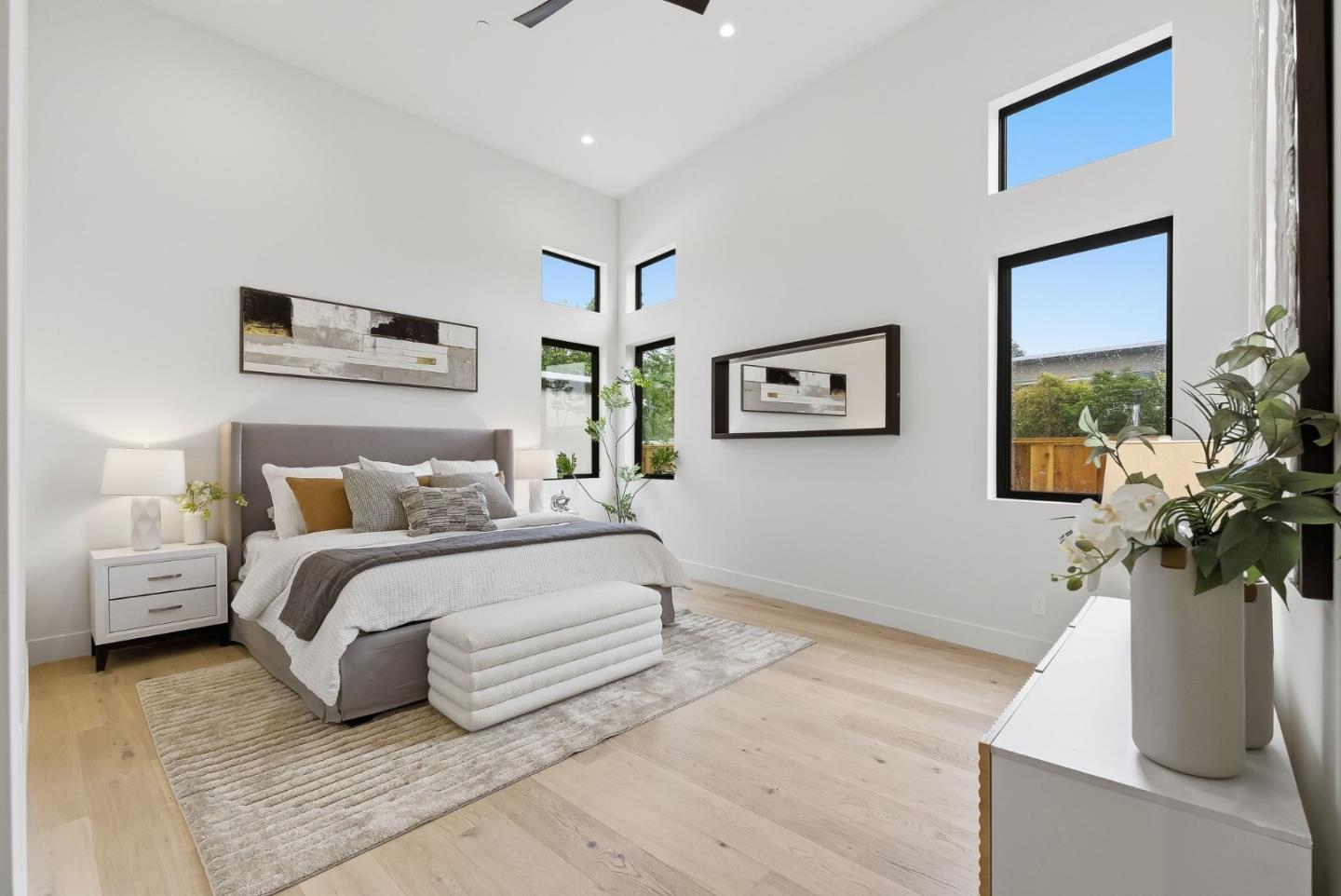 Detail Gallery Image 15 of 31 For 702 Ellsworth Pl, Palo Alto,  CA 94306 - 3 Beds | 2/1 Baths