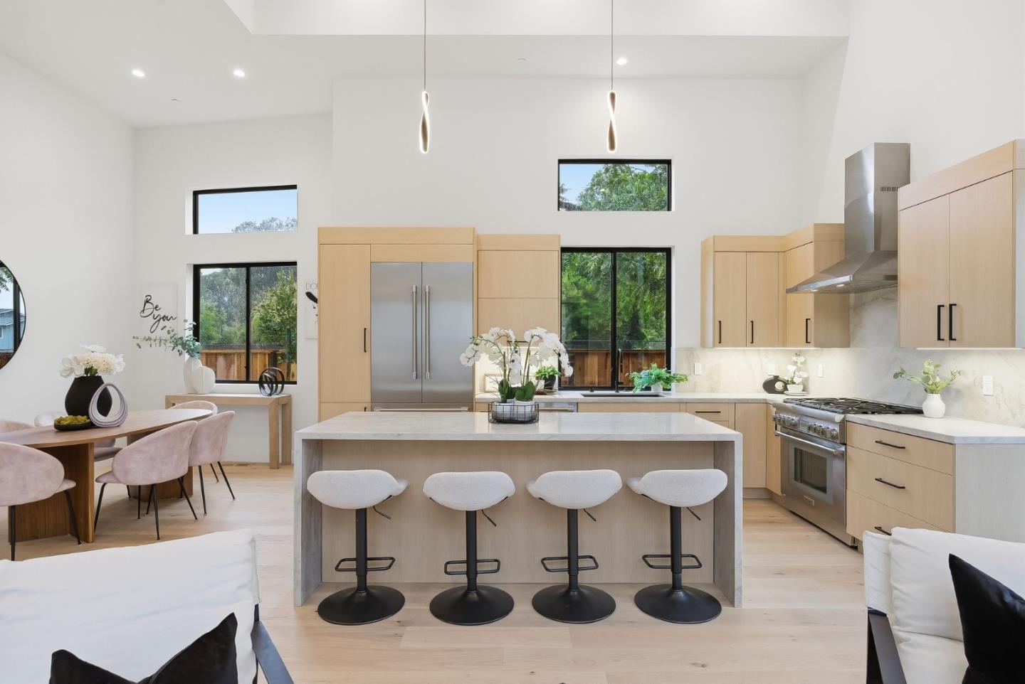 Detail Gallery Image 8 of 31 For 702 Ellsworth Pl, Palo Alto,  CA 94306 - 3 Beds | 2/1 Baths