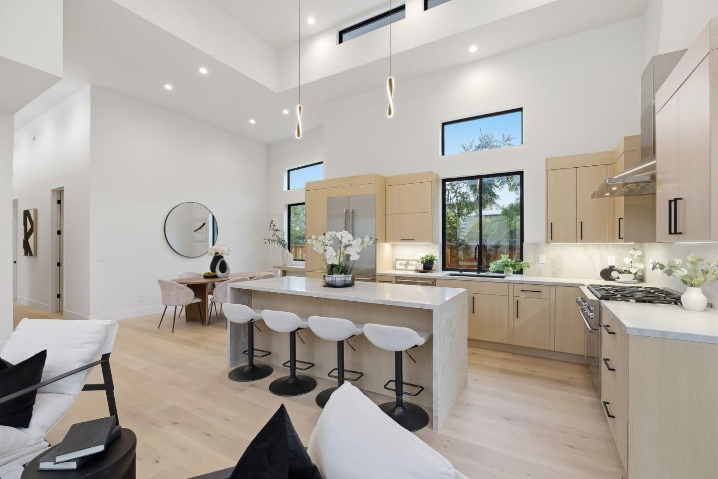 Detail Gallery Image 9 of 31 For 702 Ellsworth Pl, Palo Alto,  CA 94306 - 3 Beds | 2/1 Baths