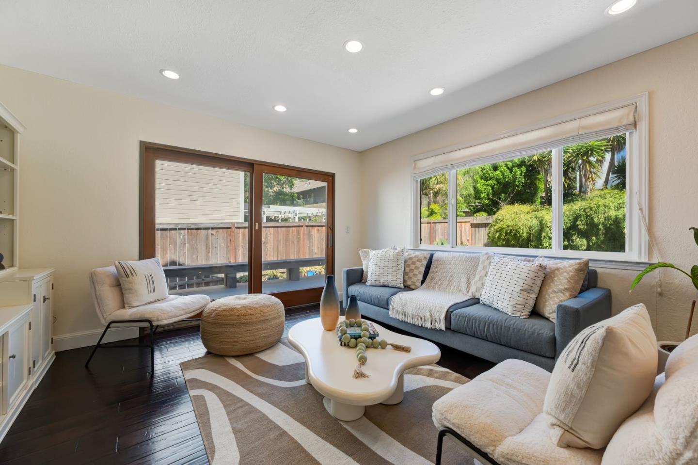 Detail Gallery Image 12 of 44 For 215 Nataqua Ave, Pacifica,  CA 94044 - 3 Beds | 2/1 Baths