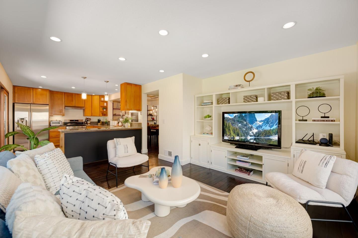 Detail Gallery Image 13 of 44 For 215 Nataqua Ave, Pacifica,  CA 94044 - 3 Beds | 2/1 Baths