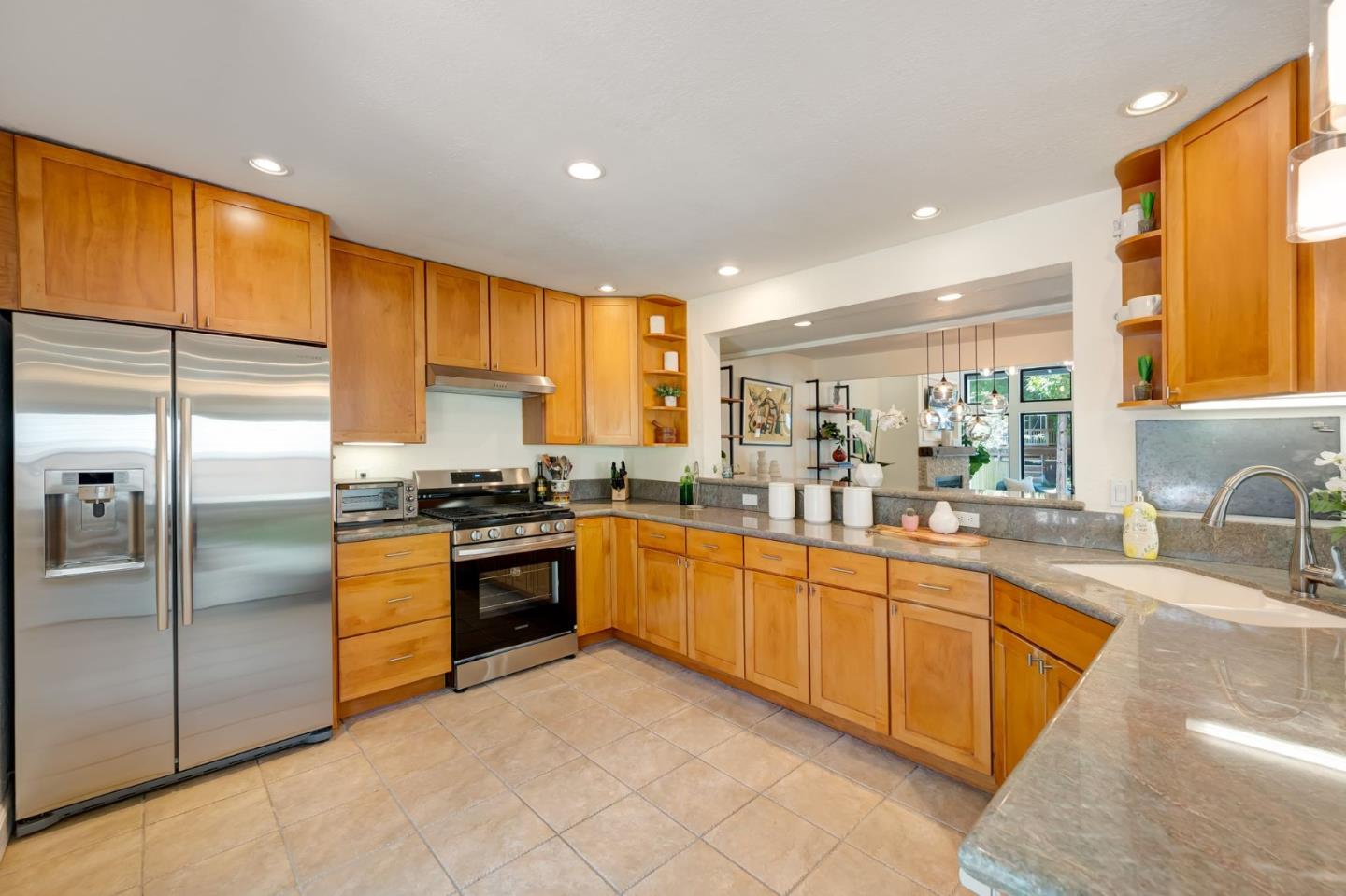 Detail Gallery Image 15 of 44 For 215 Nataqua Ave, Pacifica,  CA 94044 - 3 Beds | 2/1 Baths