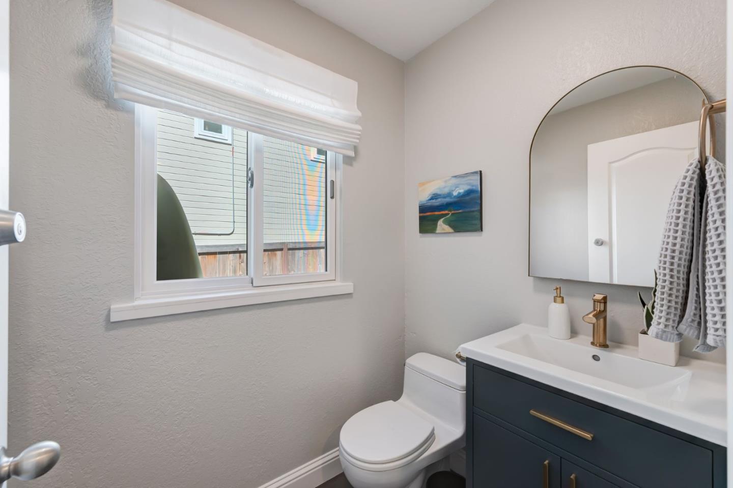 Detail Gallery Image 18 of 44 For 215 Nataqua Ave, Pacifica,  CA 94044 - 3 Beds | 2/1 Baths