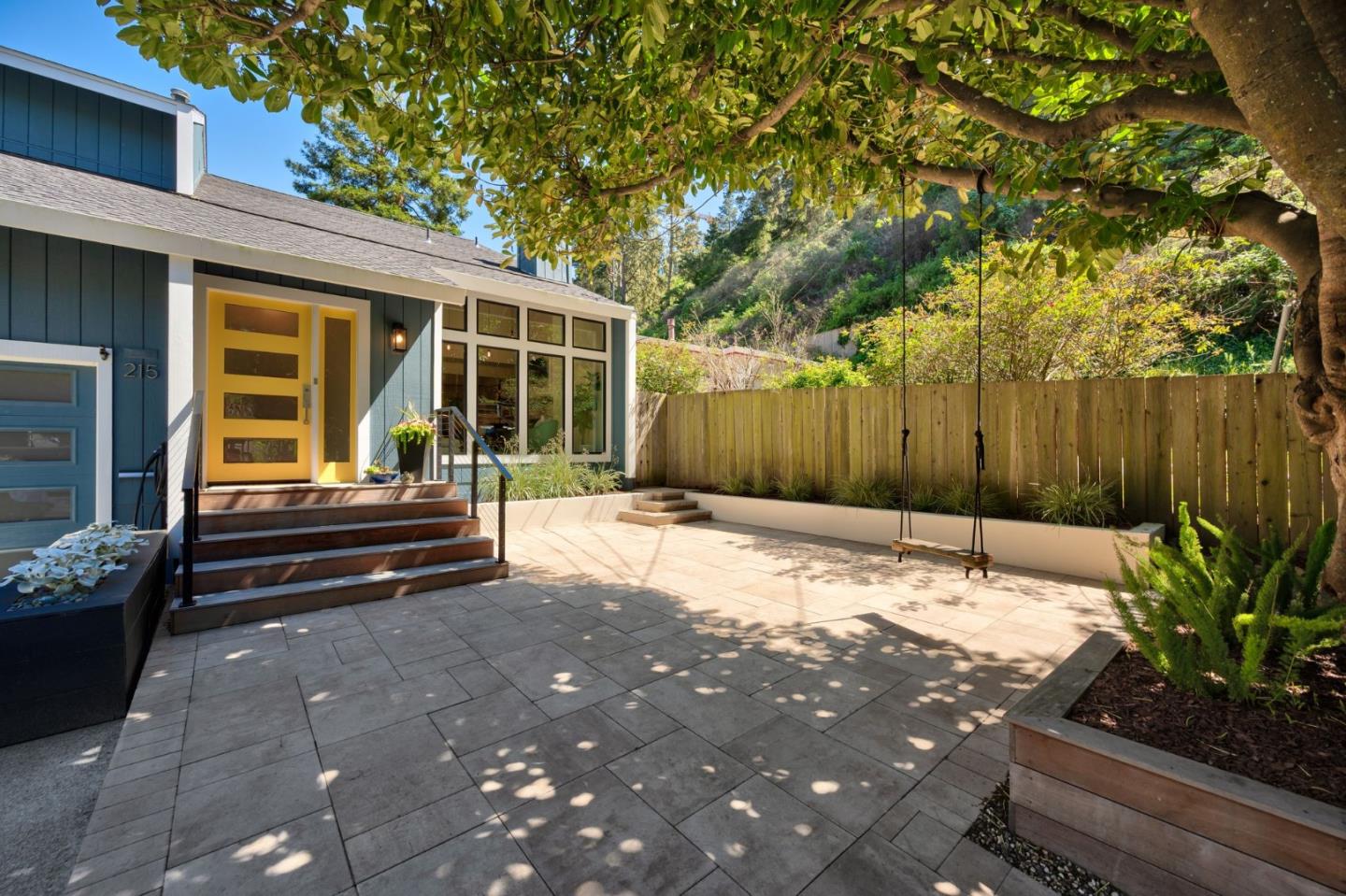 Detail Gallery Image 2 of 44 For 215 Nataqua Ave, Pacifica,  CA 94044 - 3 Beds | 2/1 Baths