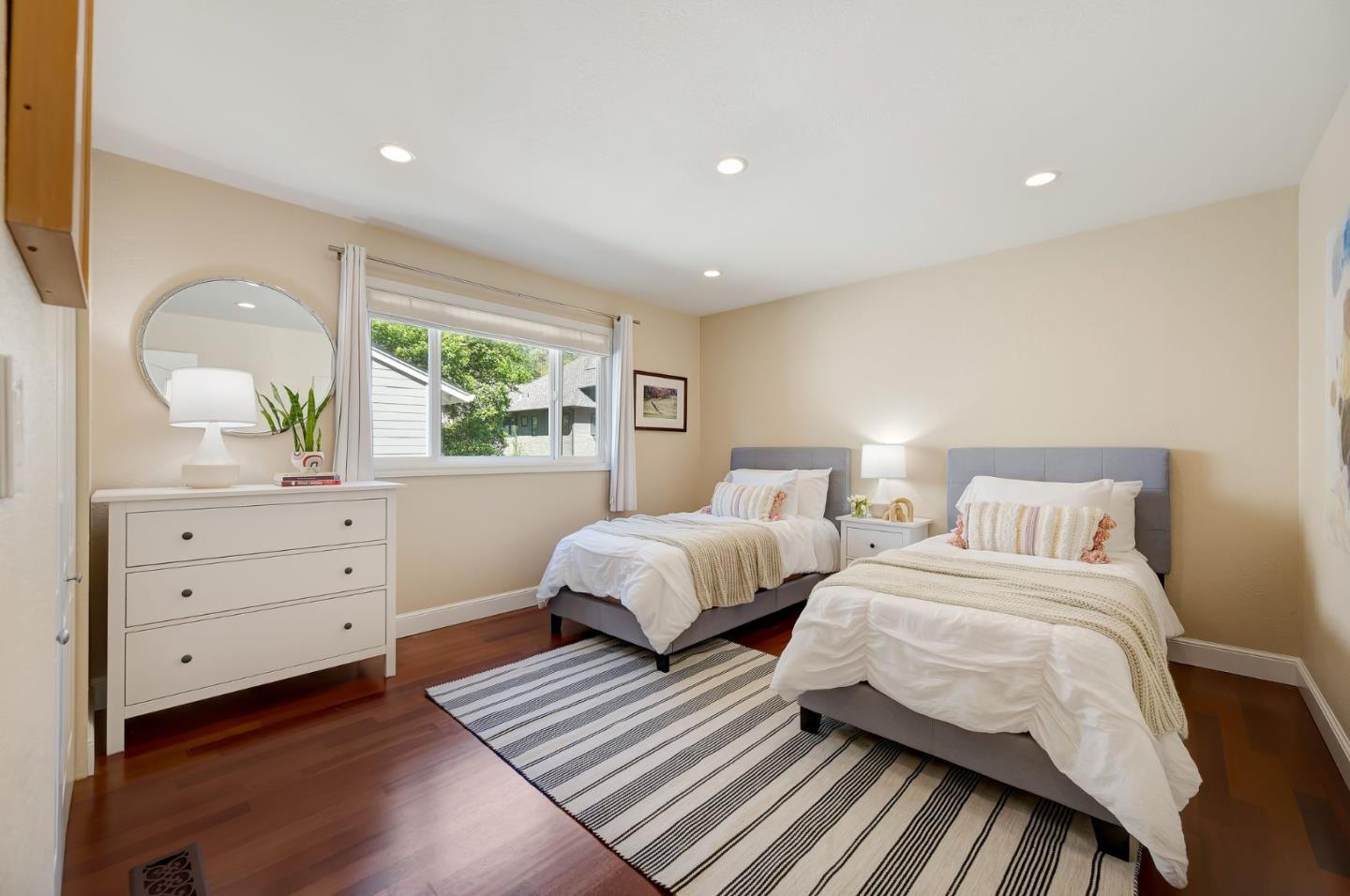 Detail Gallery Image 22 of 44 For 215 Nataqua Ave, Pacifica,  CA 94044 - 3 Beds | 2/1 Baths