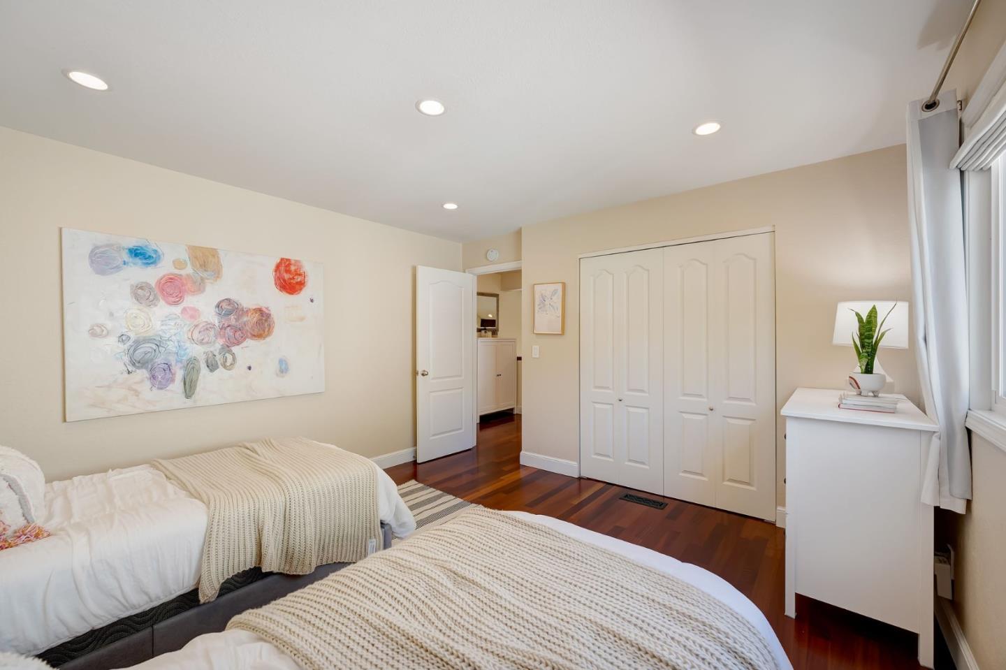 Detail Gallery Image 23 of 44 For 215 Nataqua Ave, Pacifica,  CA 94044 - 3 Beds | 2/1 Baths