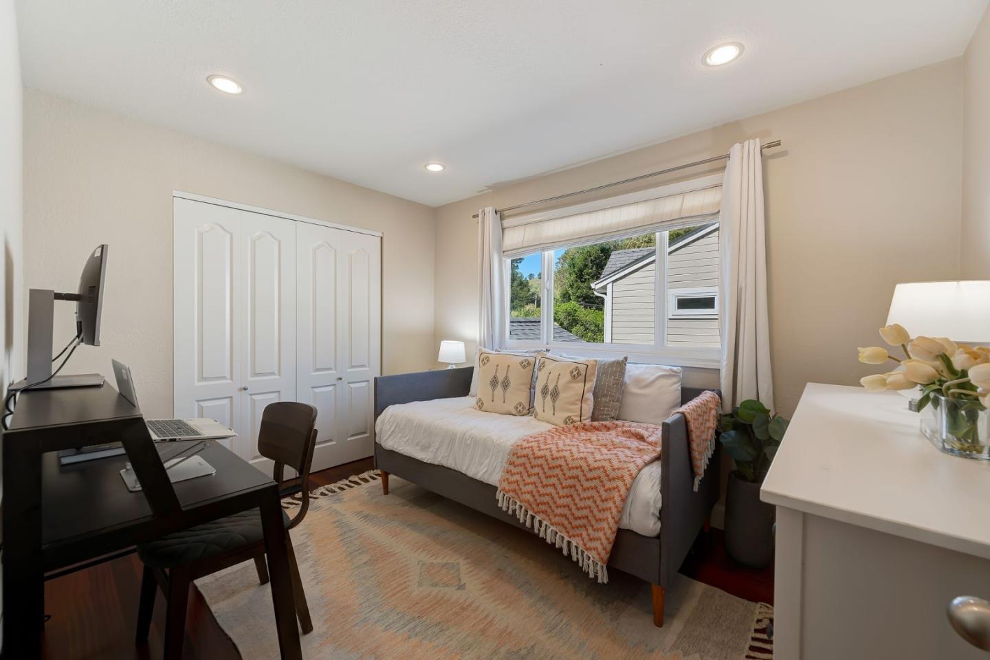 Detail Gallery Image 24 of 44 For 215 Nataqua Ave, Pacifica,  CA 94044 - 3 Beds | 2/1 Baths
