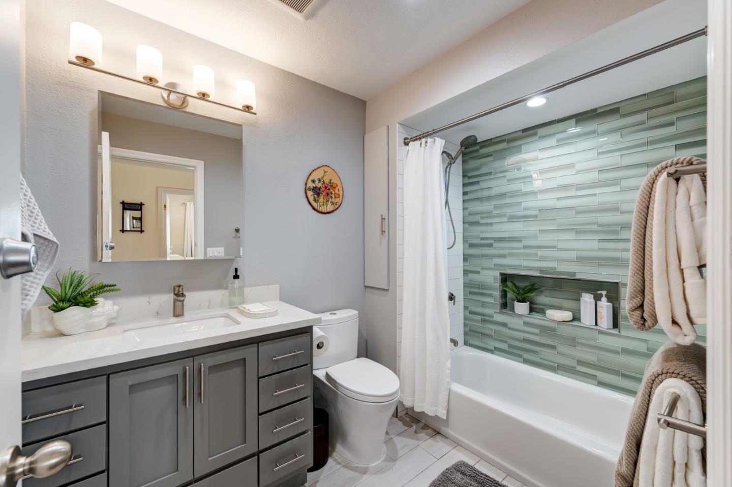 Detail Gallery Image 26 of 44 For 215 Nataqua Ave, Pacifica,  CA 94044 - 3 Beds | 2/1 Baths