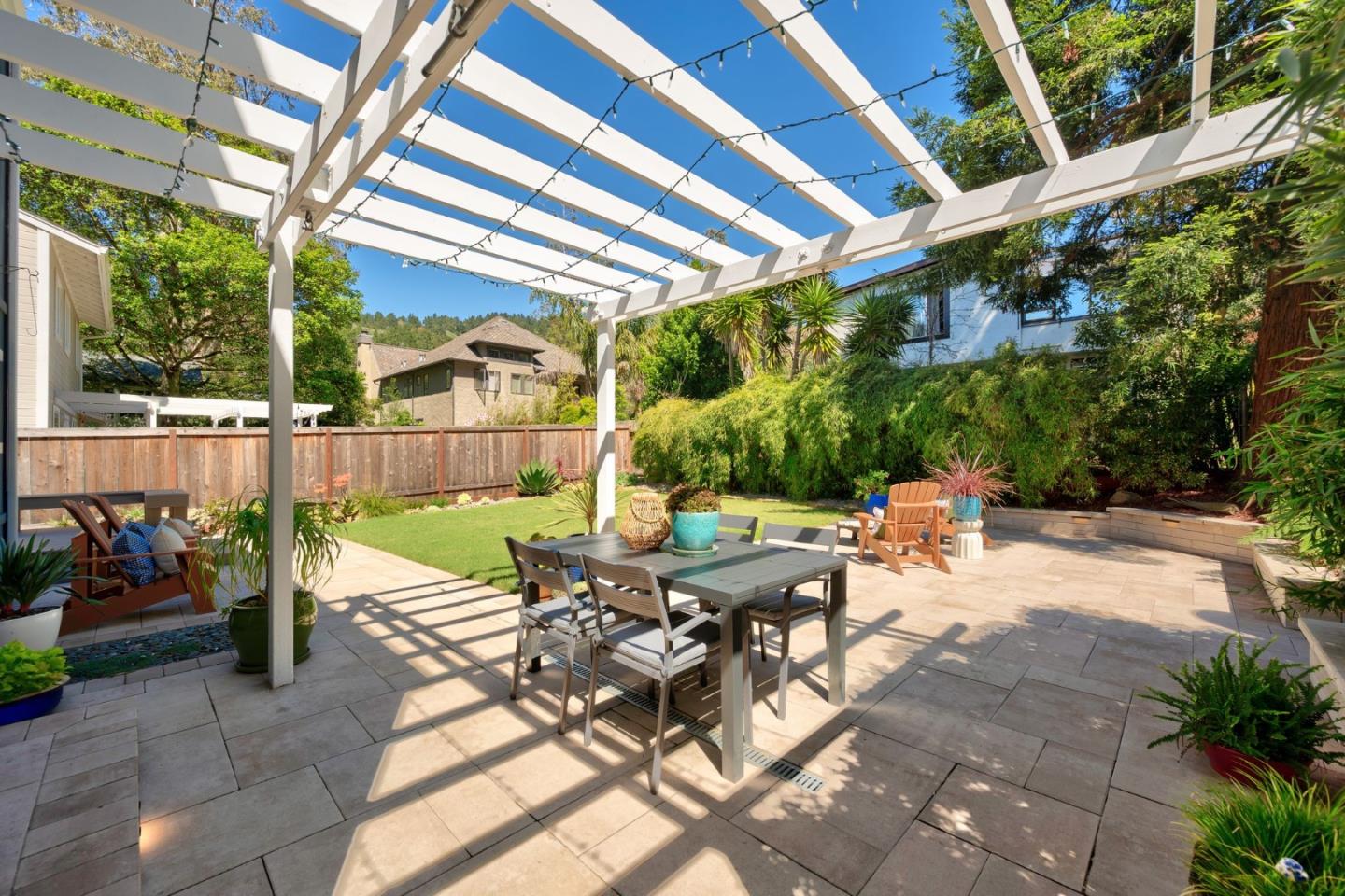 Detail Gallery Image 27 of 44 For 215 Nataqua Ave, Pacifica,  CA 94044 - 3 Beds | 2/1 Baths