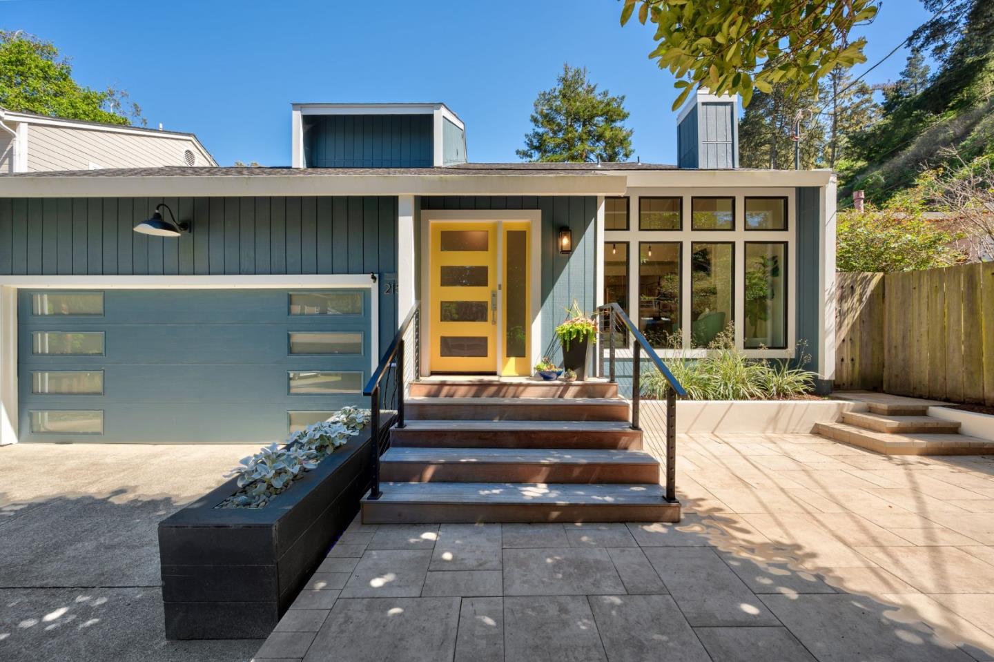 Detail Gallery Image 3 of 44 For 215 Nataqua Ave, Pacifica,  CA 94044 - 3 Beds | 2/1 Baths