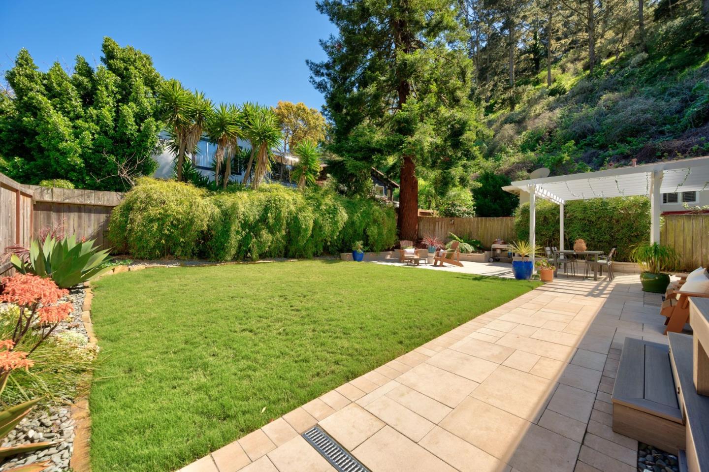 Detail Gallery Image 33 of 44 For 215 Nataqua Ave, Pacifica,  CA 94044 - 3 Beds | 2/1 Baths