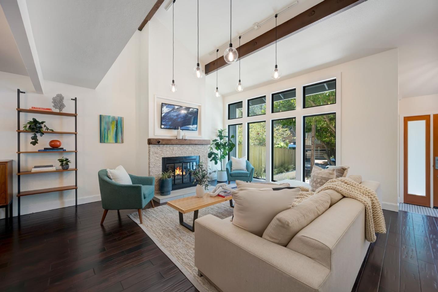 Detail Gallery Image 6 of 44 For 215 Nataqua Ave, Pacifica,  CA 94044 - 3 Beds | 2/1 Baths