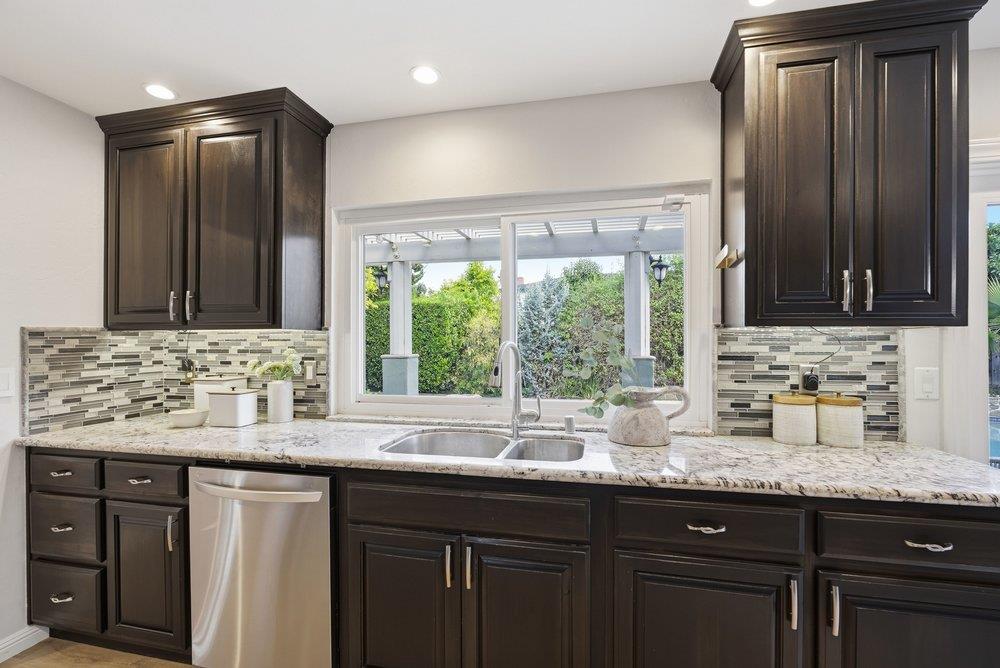 Detail Gallery Image 14 of 77 For 341 Fontana Dr, Santa Clara,  CA 95051 - 4 Beds | 3 Baths