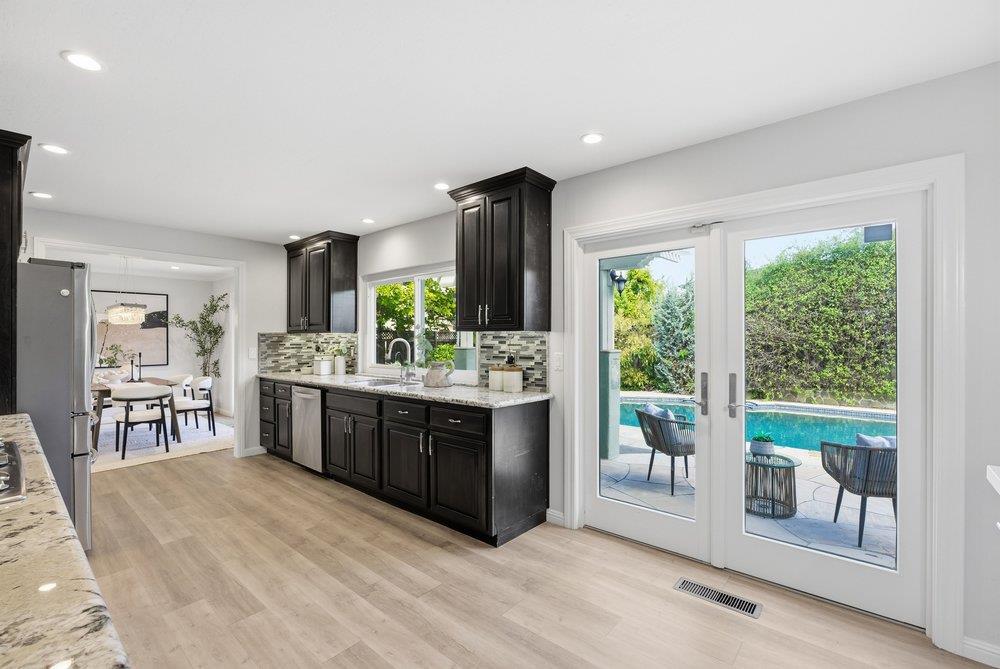 Detail Gallery Image 17 of 77 For 341 Fontana Dr, Santa Clara,  CA 95051 - 4 Beds | 3 Baths