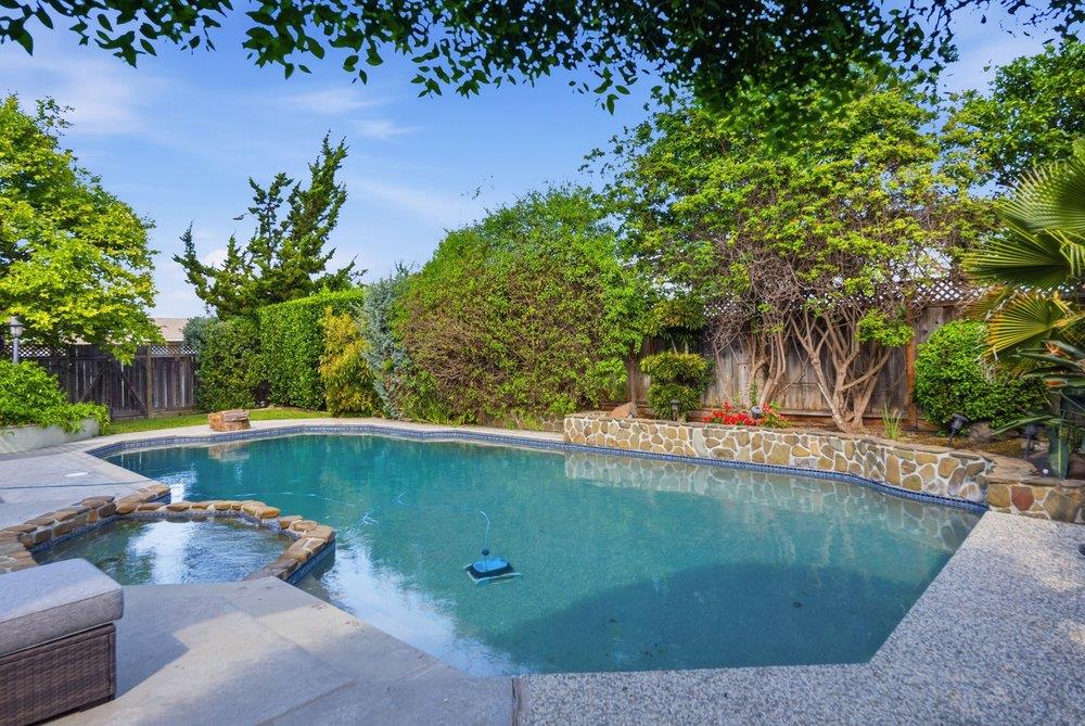 Detail Gallery Image 32 of 77 For 341 Fontana Dr, Santa Clara,  CA 95051 - 4 Beds | 3 Baths